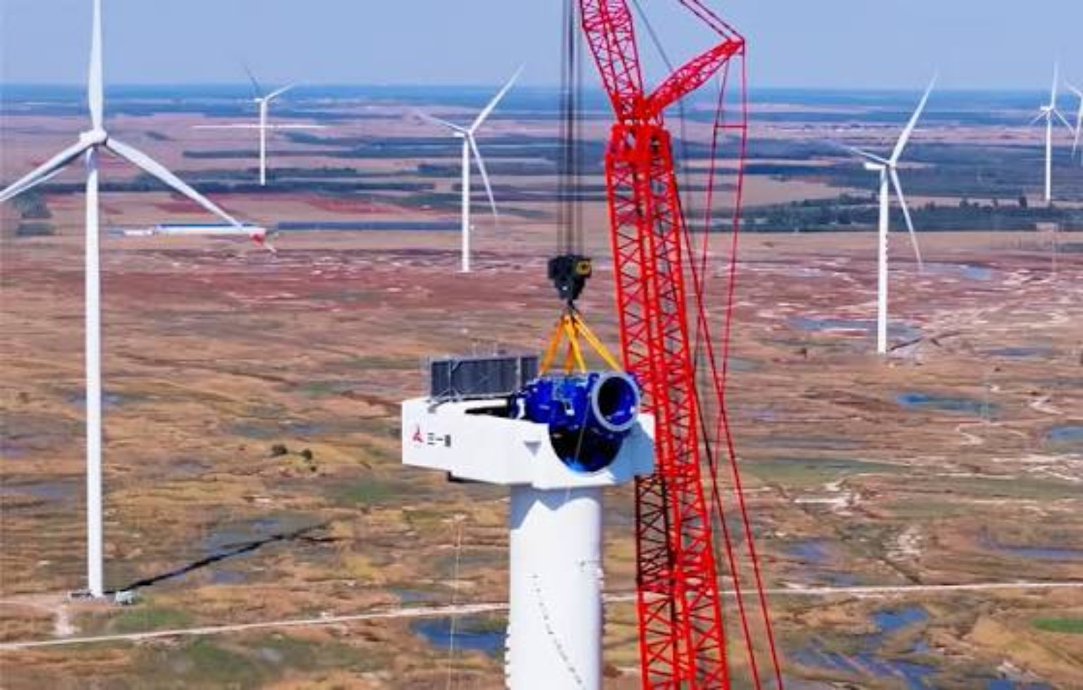 Nacelle lifting operation at a wind farm